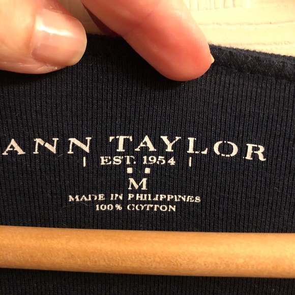 AnnTaylor long sleeved tshirt. Cotton. SZ-medium navy blue, a great basic - Picture 4 of 6
